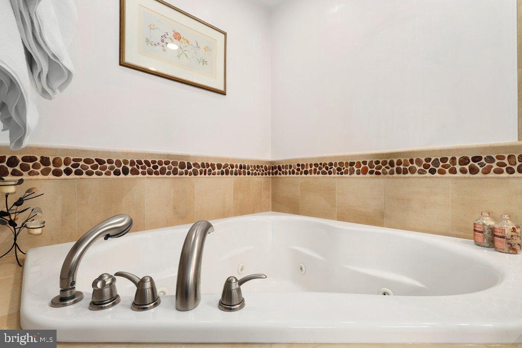 10924 Bells Ridge Drive Potomac, MD 20854 - Photo 38 of 56 Gallery Image 38
