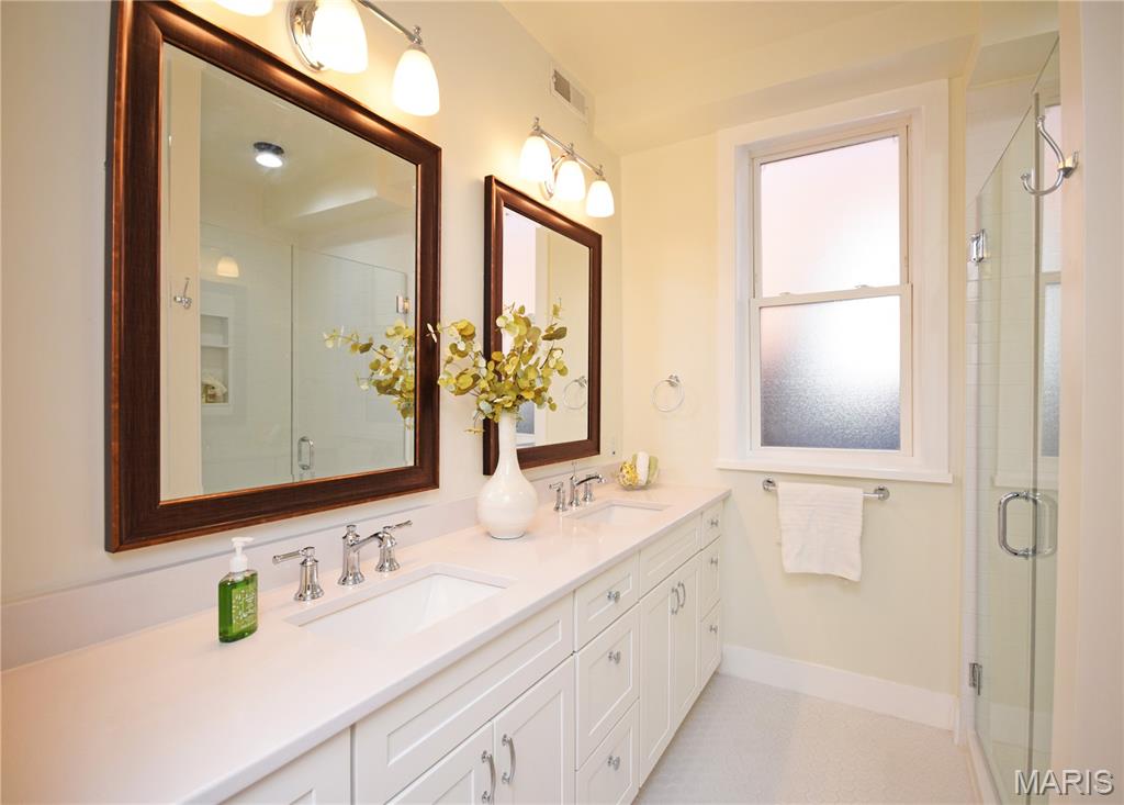 4271 Russell Boulevard St. Louis, MO 63110 - Photo 18 of 28