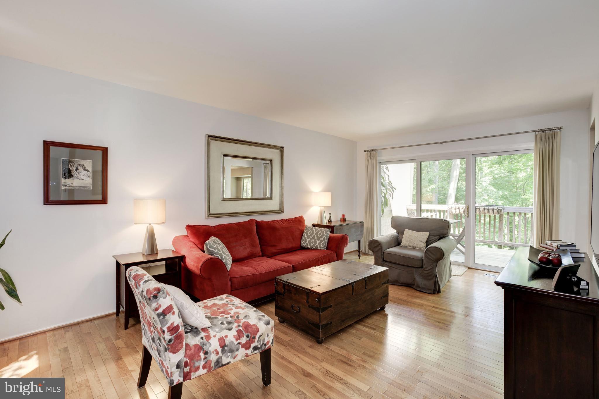 1606 Park Overlook Drive Reston, VA 20190 - Photo 3 of 30 Spacious Family Room w/Hardwood Flooring
