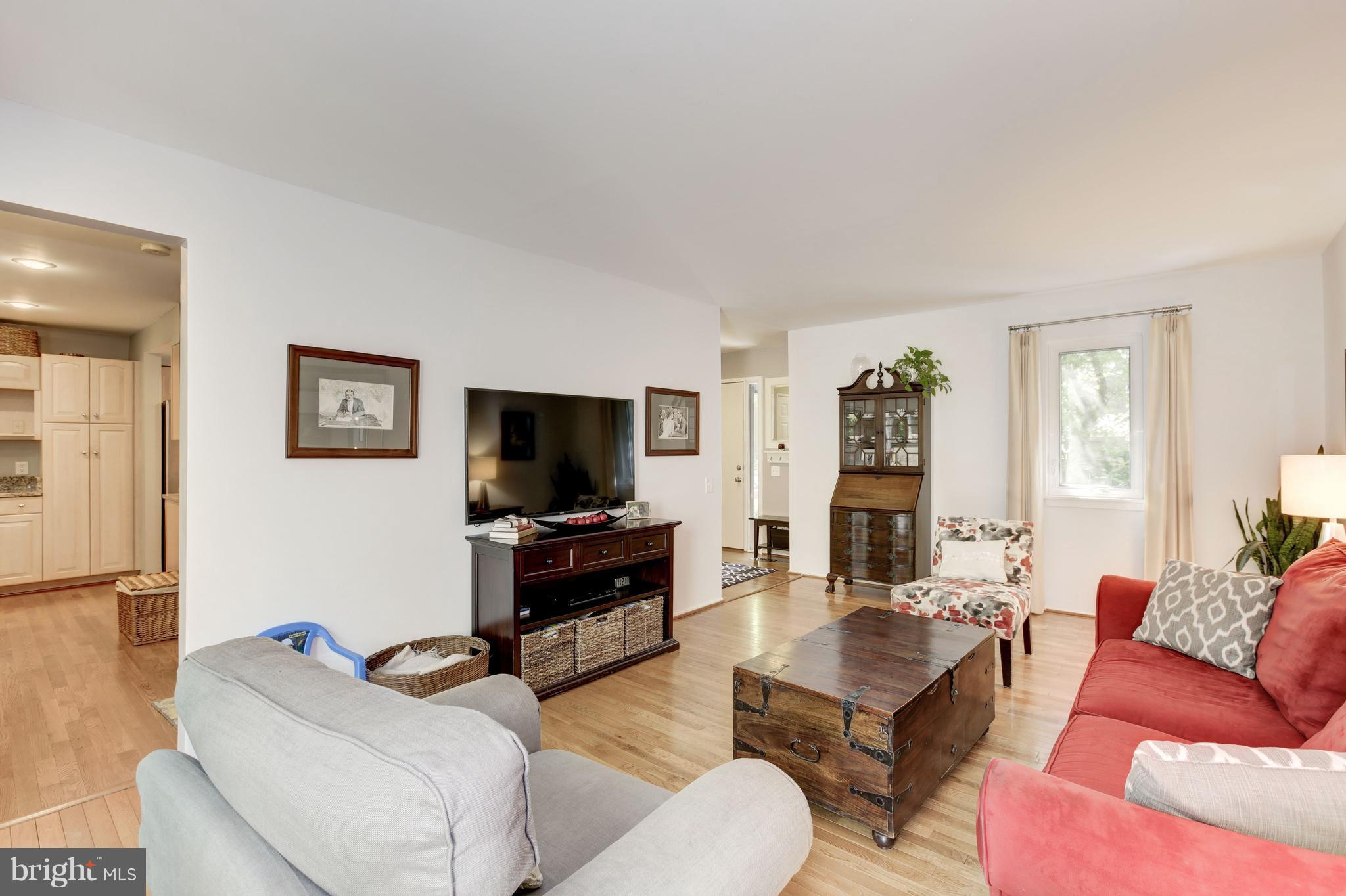 1606 Park Overlook Drive Reston, VA 20190 - Photo 5 of 30 Family Room off Kitchen - Great For Entertaining