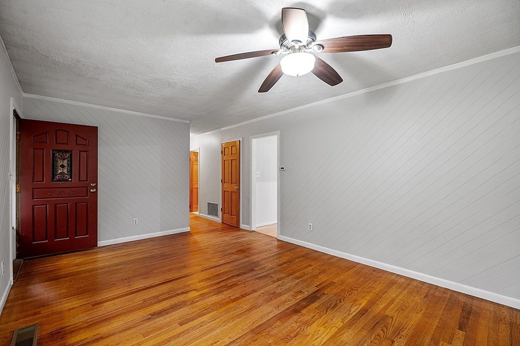 34 Bean Road Sterling, MA 01564 - Photo 5 of 28 Gallery Image 5