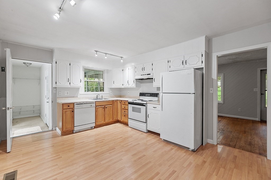 34 Bean Road Sterling, MA 01564 - Photo 8 of 28 Gallery Image 8