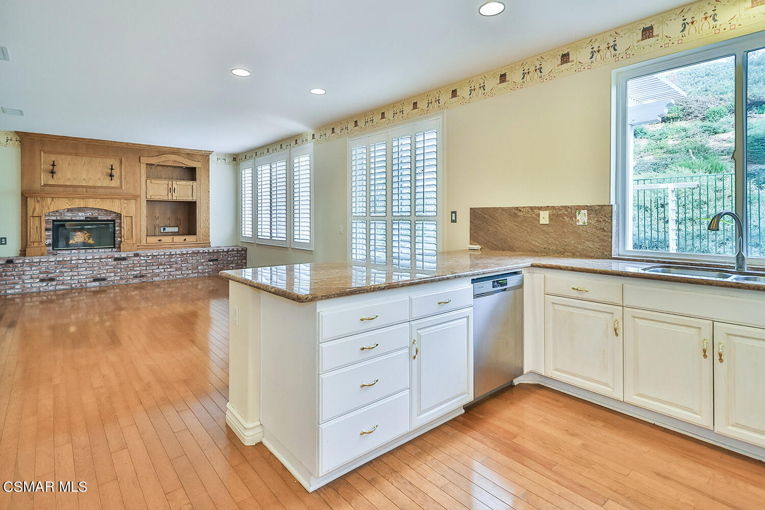 2875 Limestone Drive Thousand Oaks, CA 91362 - Photo 16 of 41 fKitchen7