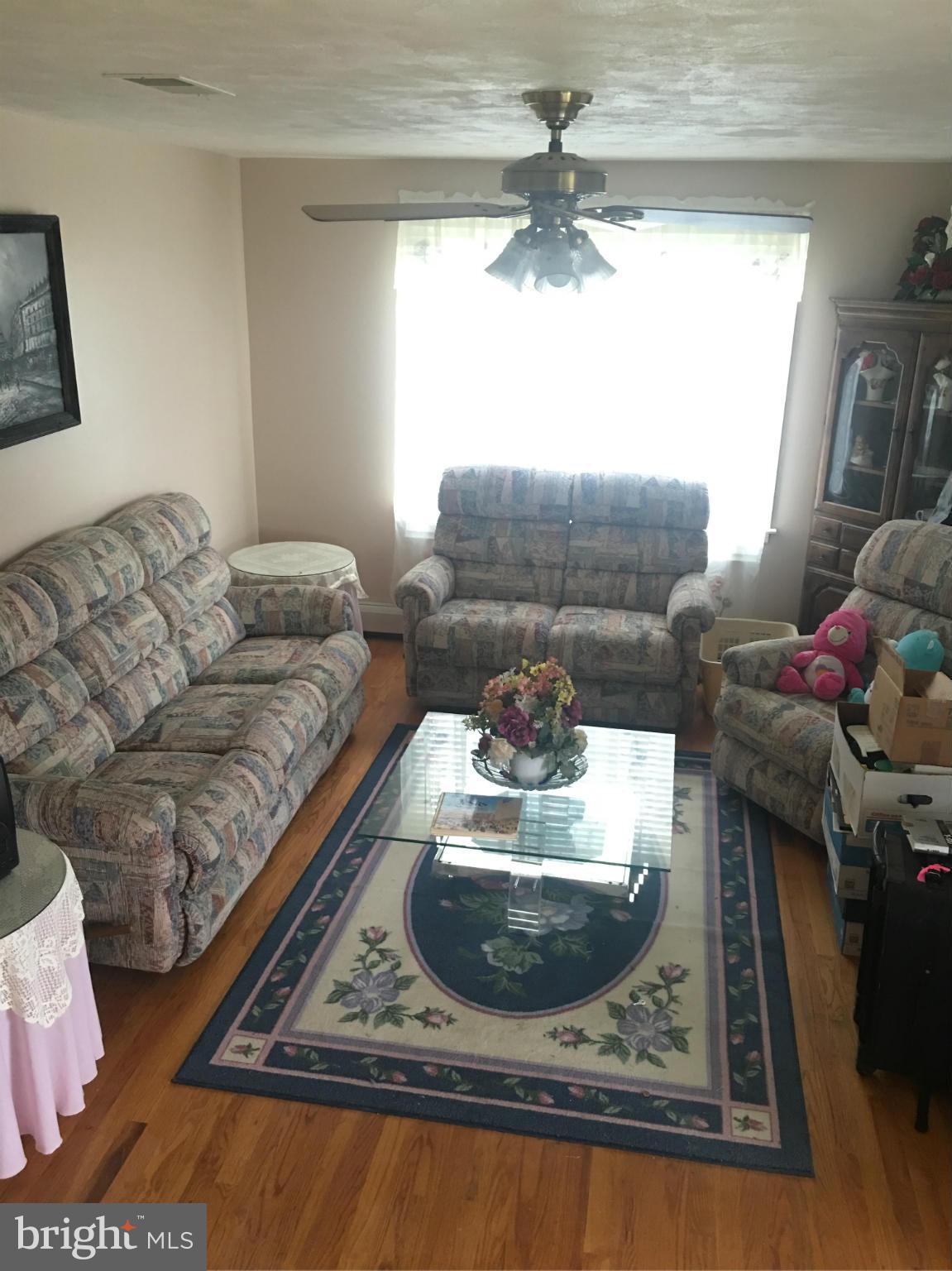 8201 Watersedge Road Baltimore, MD 21222 - Photo 6 of 16 Living Room