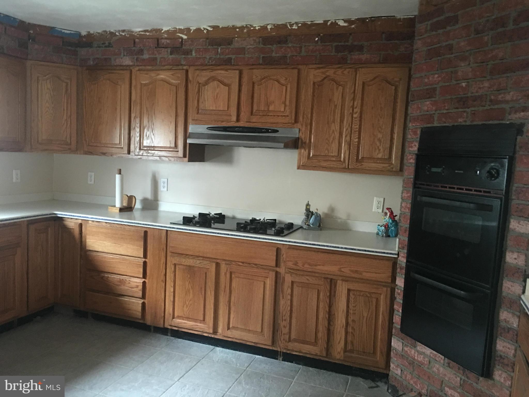 8201 Watersedge Road Baltimore, MD 21222 - Photo 9 of 16 Kitchen