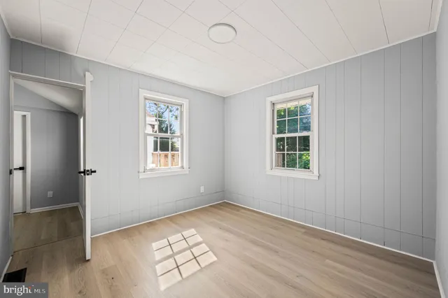 an empty room with windows and closet