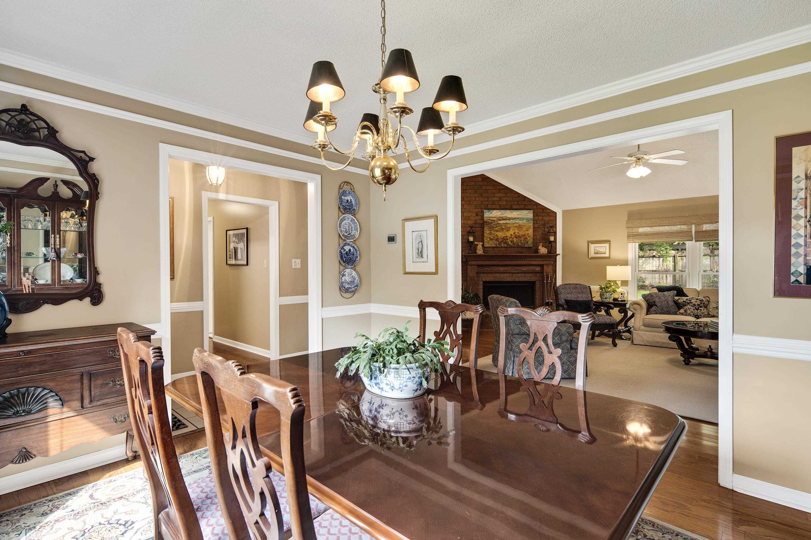 1524 Dexter Run Circle East Memphis, TN 38016 - Photo 9 of 35 Dining space with elegant chandelier