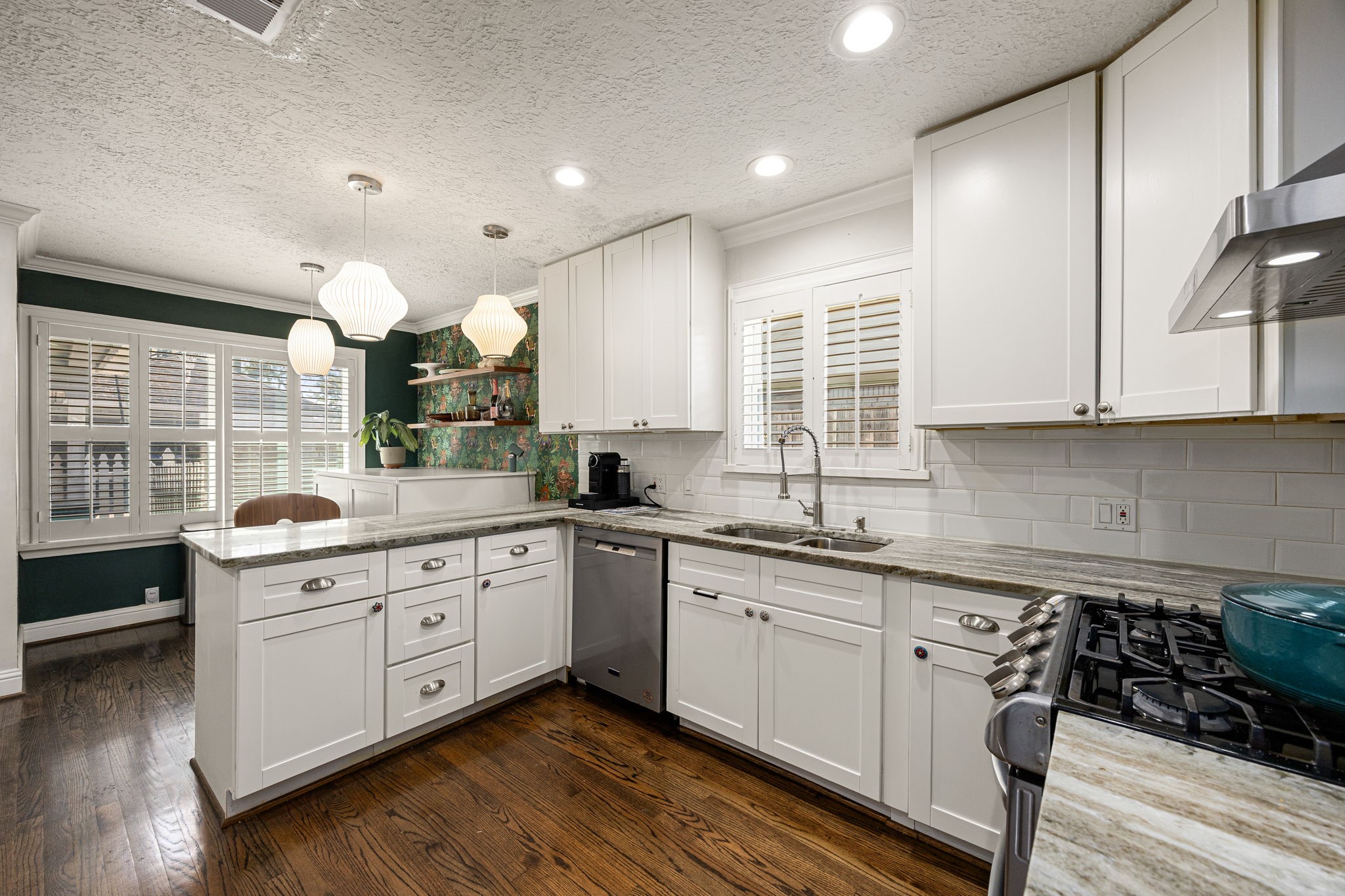 4819 Chantilly Lane Houston, TX 77092 - Photo 15 of 38