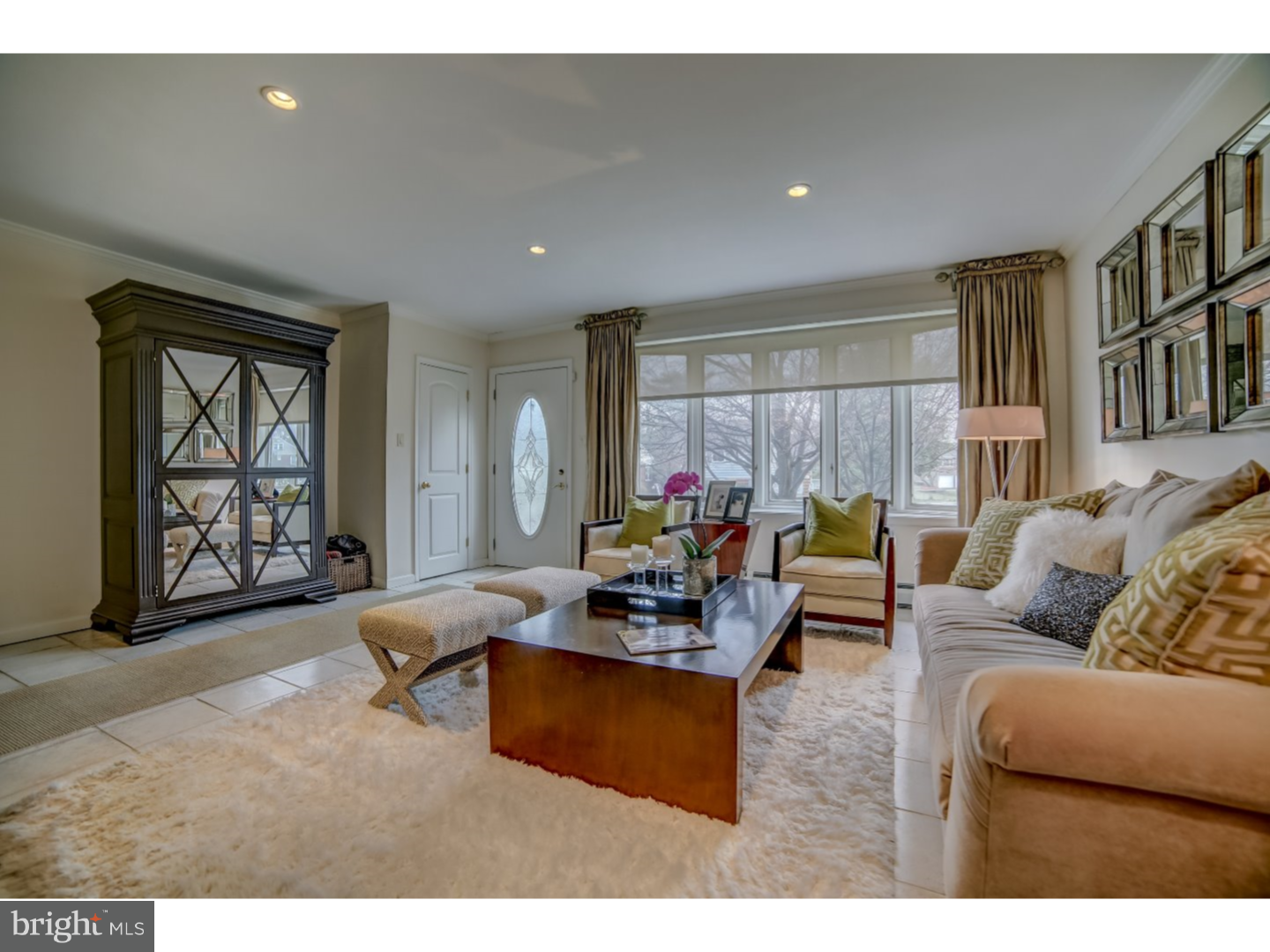 329 Rittenhouse Circle Havertown, PA 19083 - Photo 2 of 25 Living Room