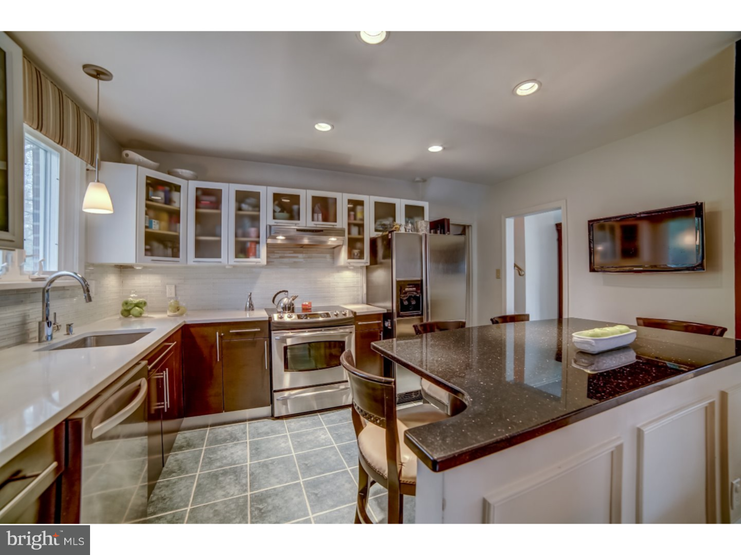 329 Rittenhouse Circle Havertown, PA 19083 - Photo 6 of 25 Kitchen