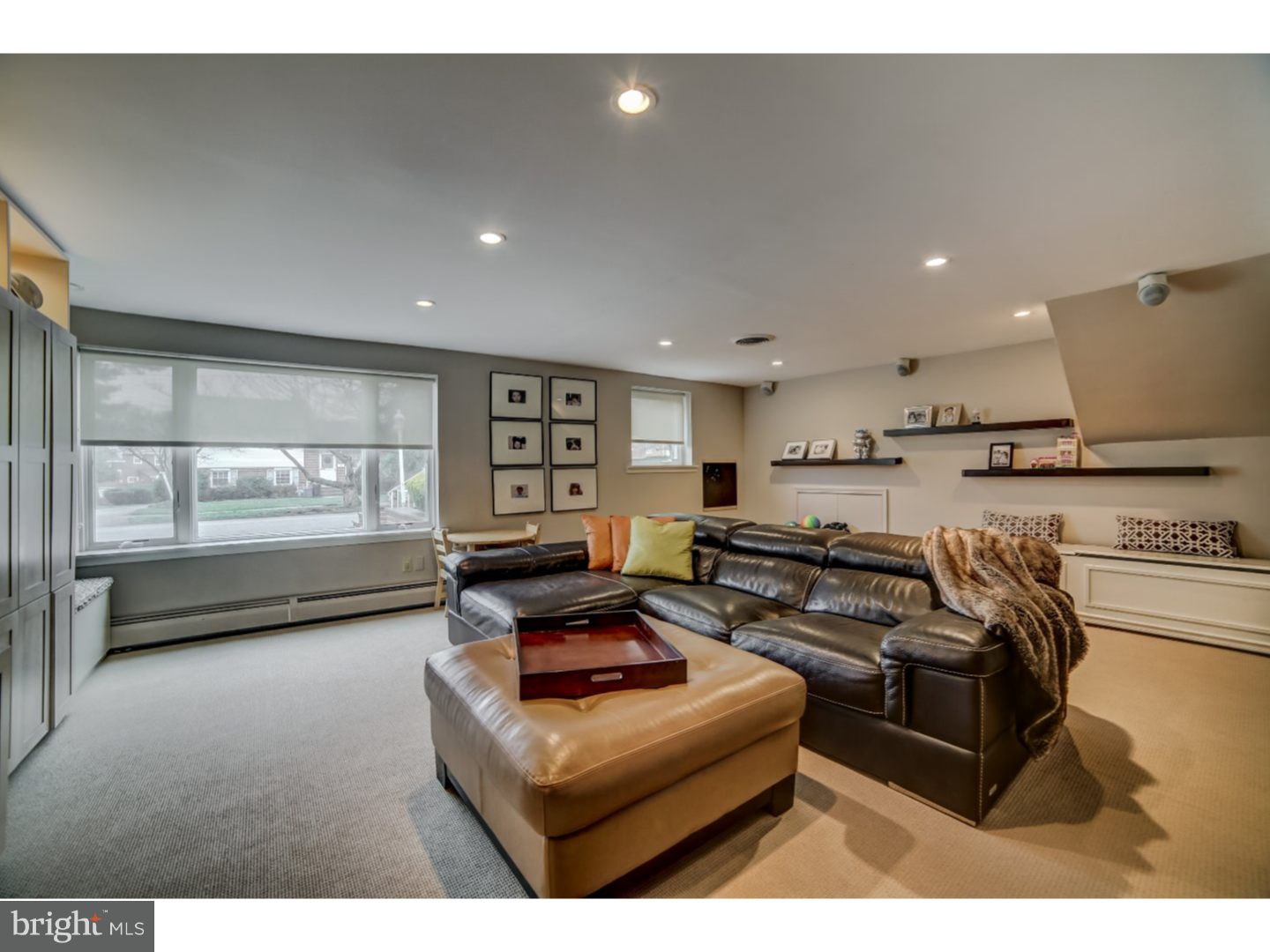 329 Rittenhouse Circle Havertown, PA 19083 - Photo 10 of 25 Family Room