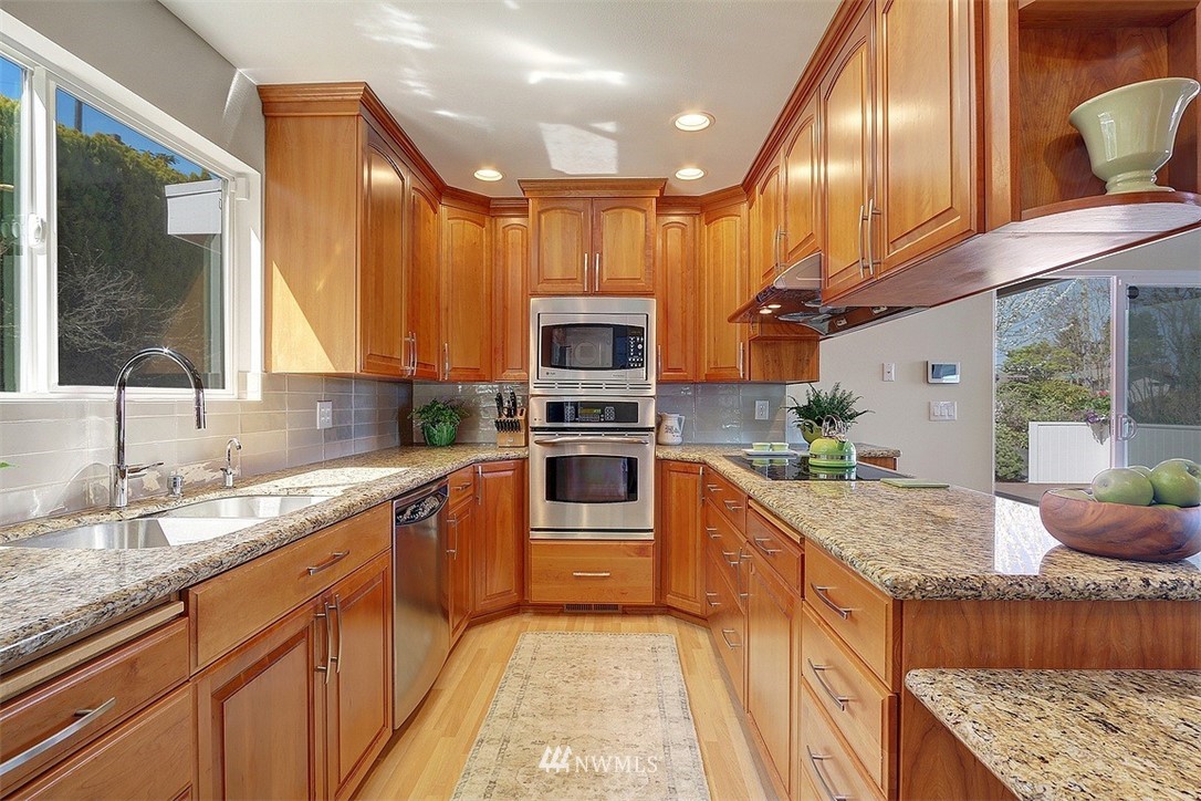 10804 Rowan Road South Seattle, WA 98178 - Photo 12 of 40