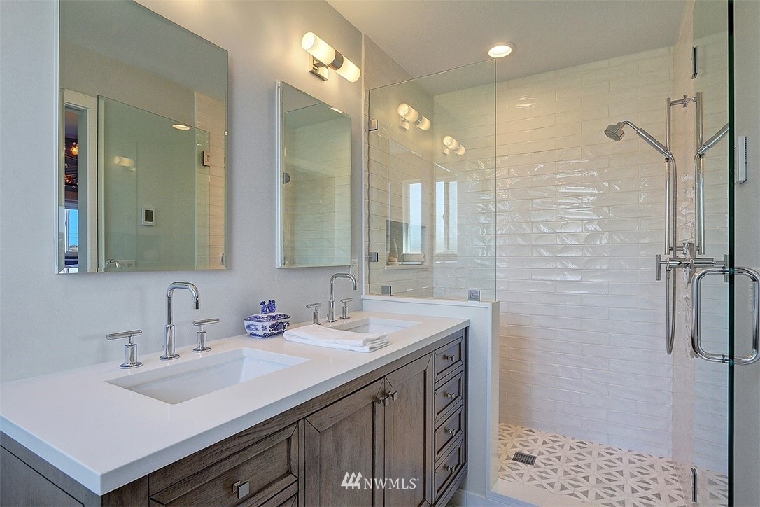 10804 Rowan Road South Seattle, WA 98178 - Photo 18 of 40