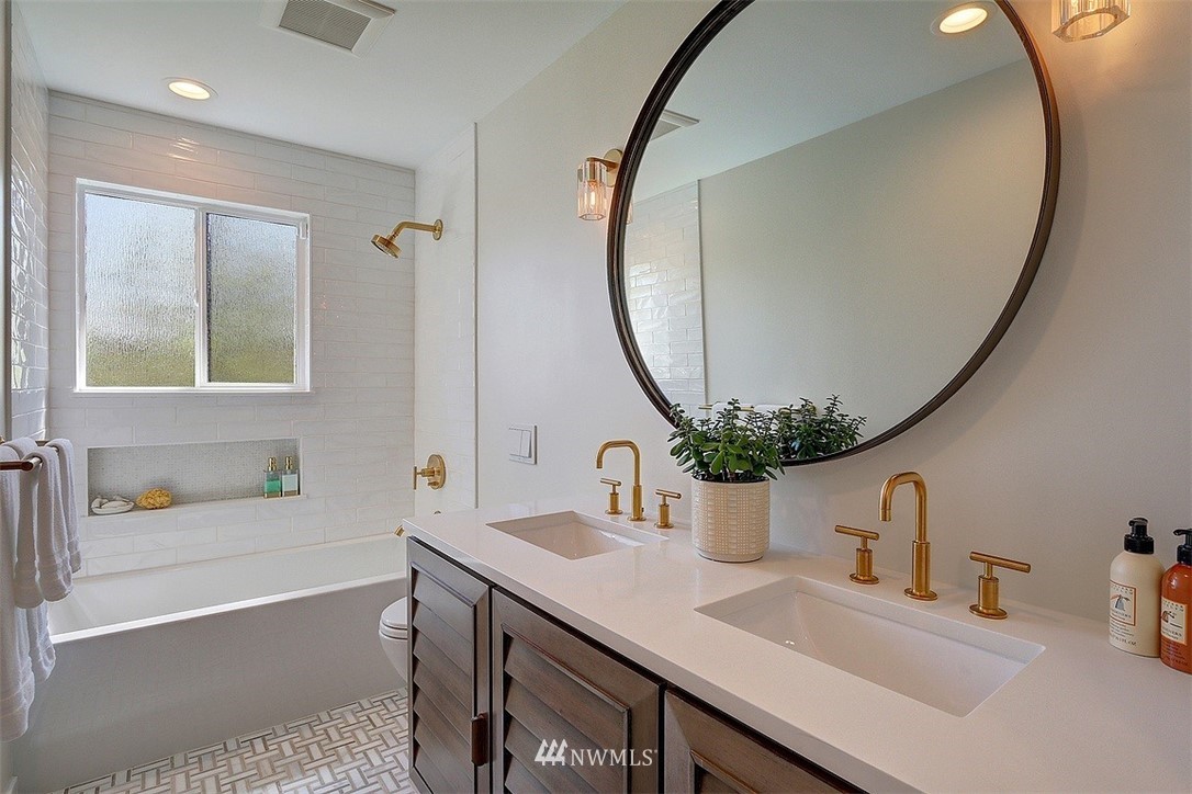 10804 Rowan Road South Seattle, WA 98178 - Photo 21 of 40