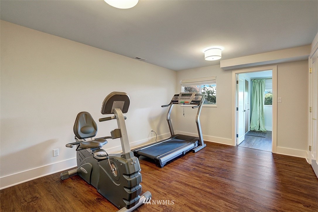 10804 Rowan Road South Seattle, WA 98178 - Photo 26 of 40