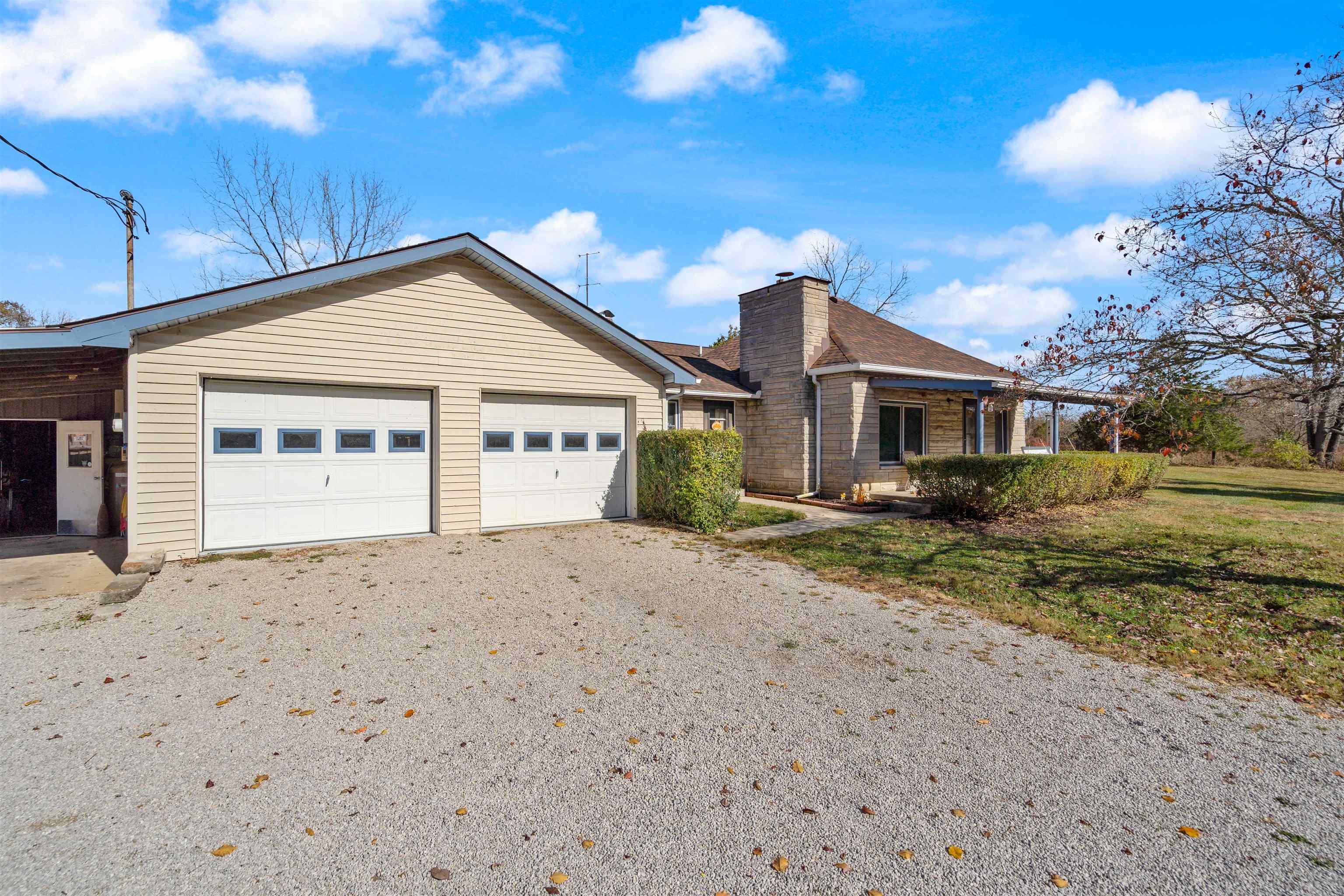 5240 West Woodyard Road Bloomington, IN 47404 - Photo 3 of 29