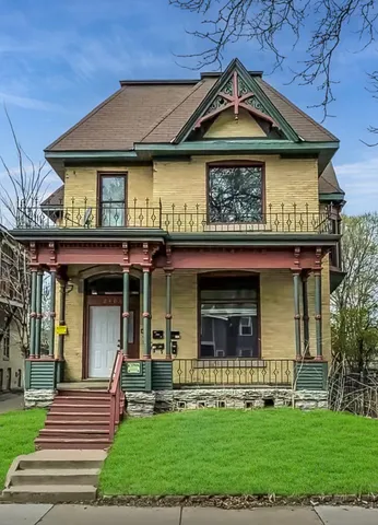 $300,000 | 2106 Elliot Avenue, Minneapolis, MN 55404