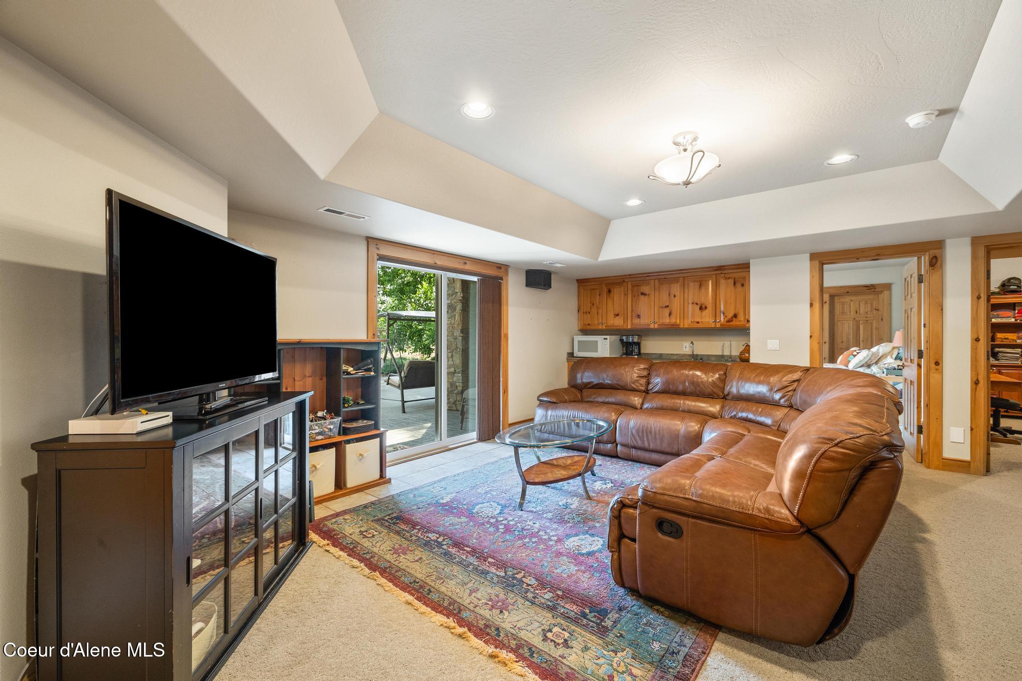 4459 East O'Gara Road Harrison, ID 83833 - Photo 33 of 47 Large Family Room
