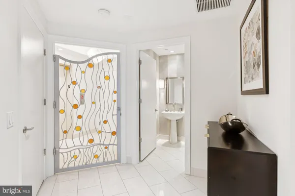 $1,685,000 | 1881 North Nash Street, Unit 302, Arlington, VA 22209