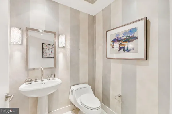$1,685,000 | 1881 North Nash Street, Unit 302, Arlington, VA 22209