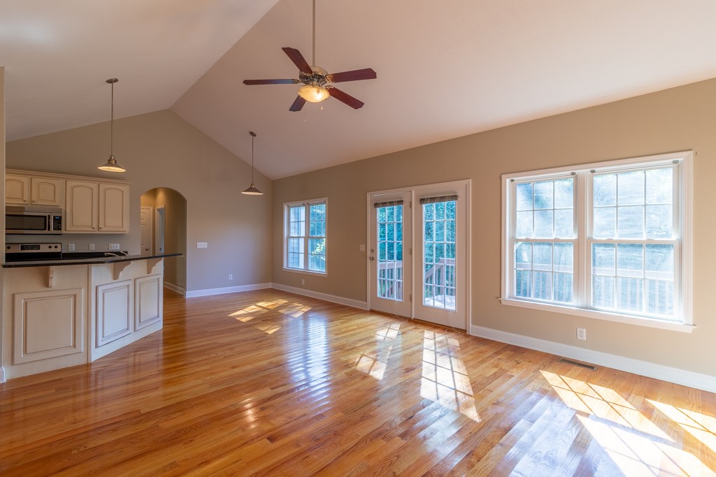 701 Barnes Road Seneca, SC 29672 - Photo 5 of 19 Gallery Image 5