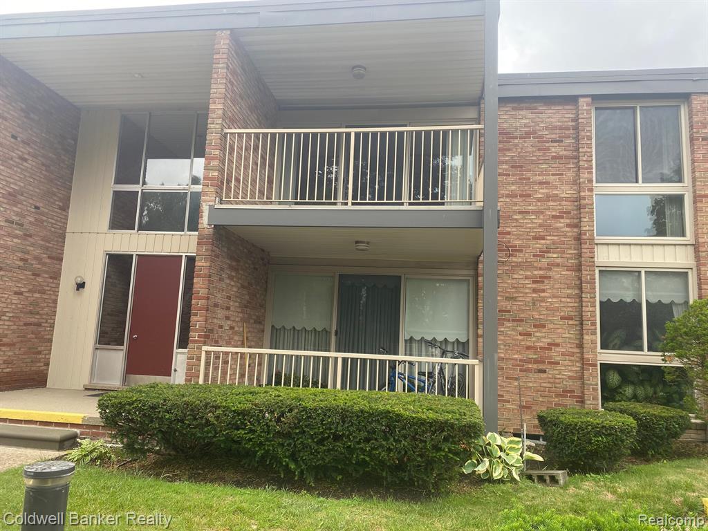 4045 West Maple Road, Unit 202 Bloomfield Hills, MI 48301 - Photo 2 of 23