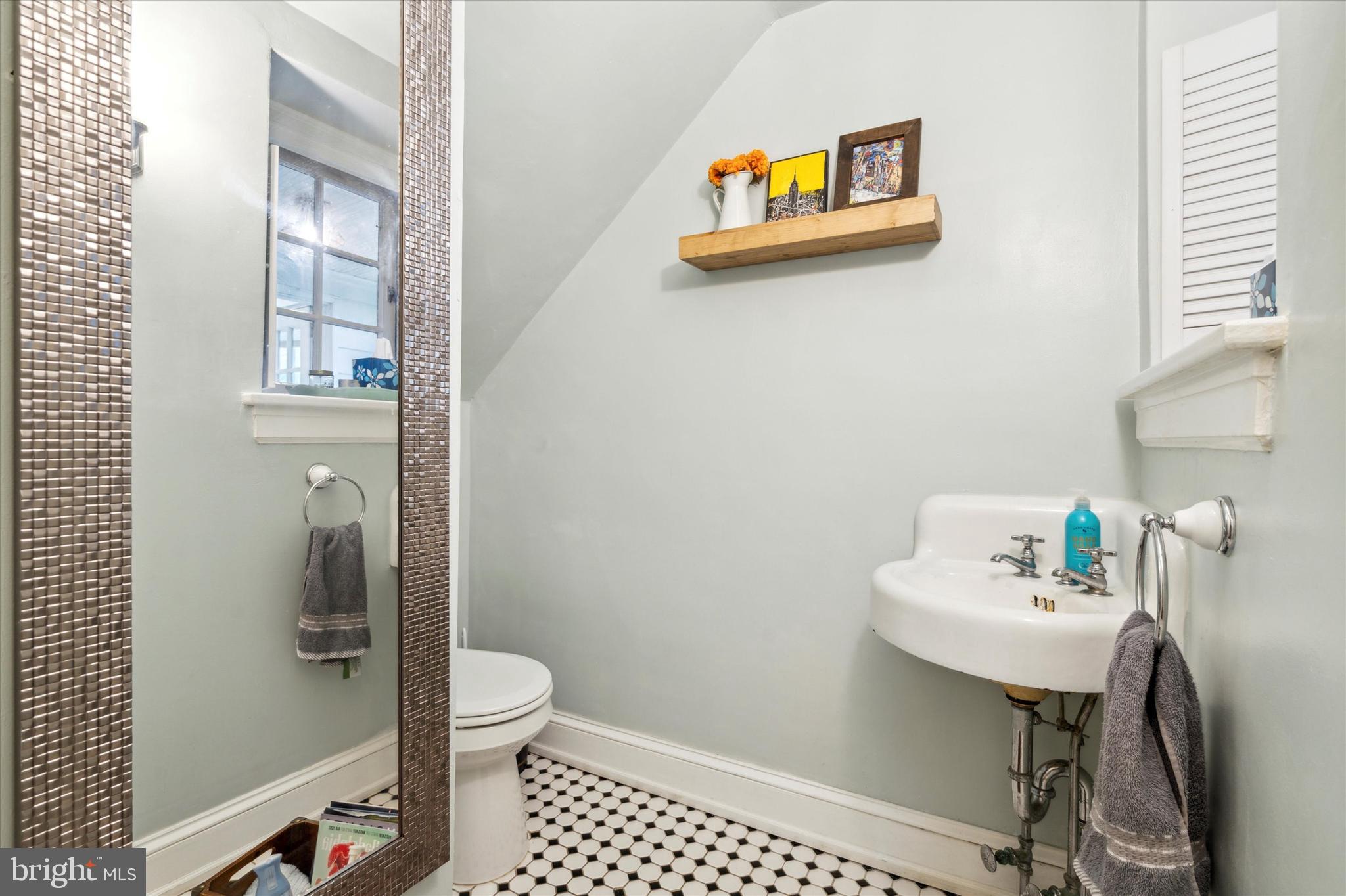 363 Fisher Road Jenkintown, PA 19046 - Photo 17 of 53 1st floor Powder room