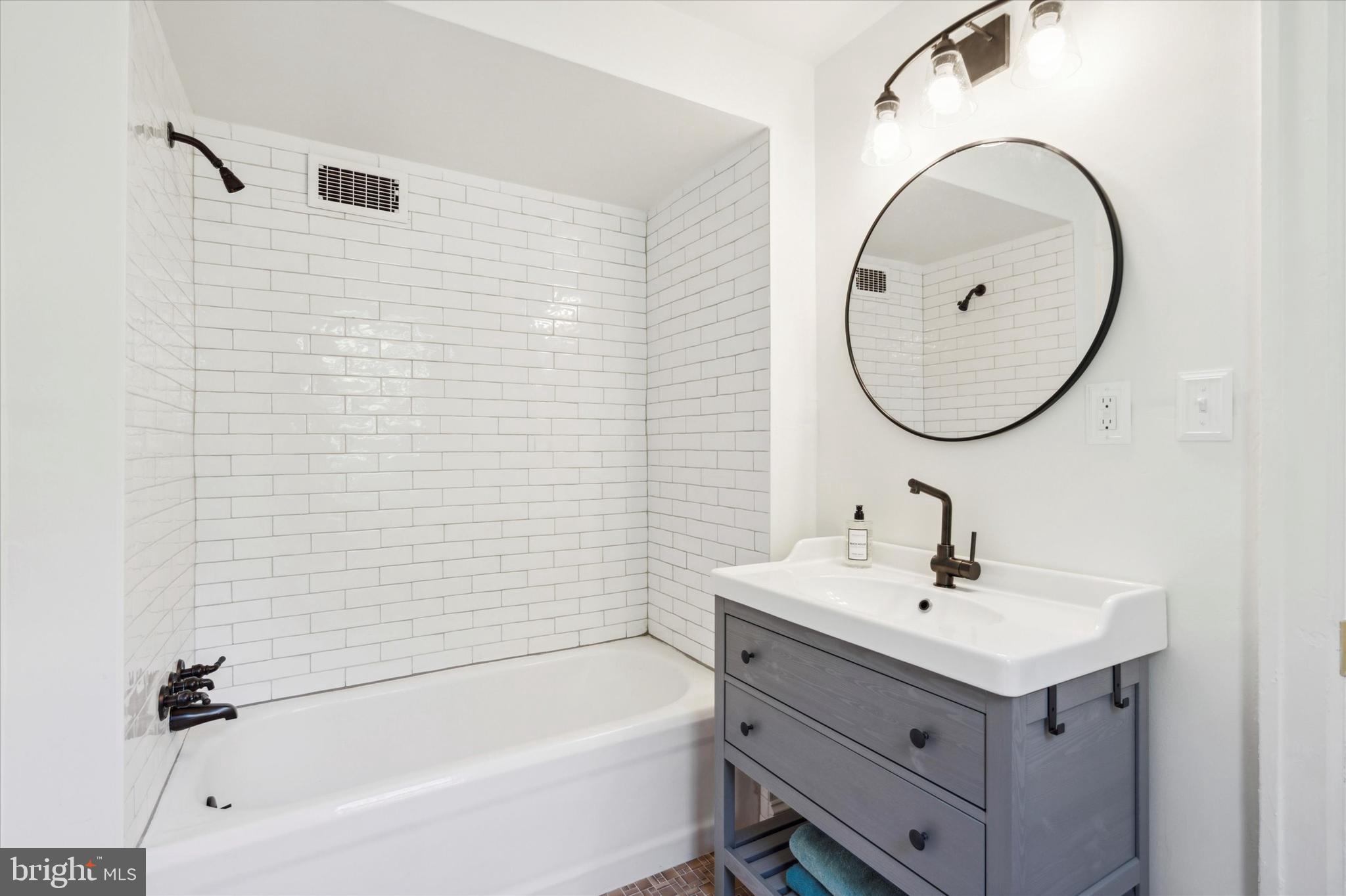 363 Fisher Road Jenkintown, PA 19046 - Photo 31 of 53 Jack and Jill Bath