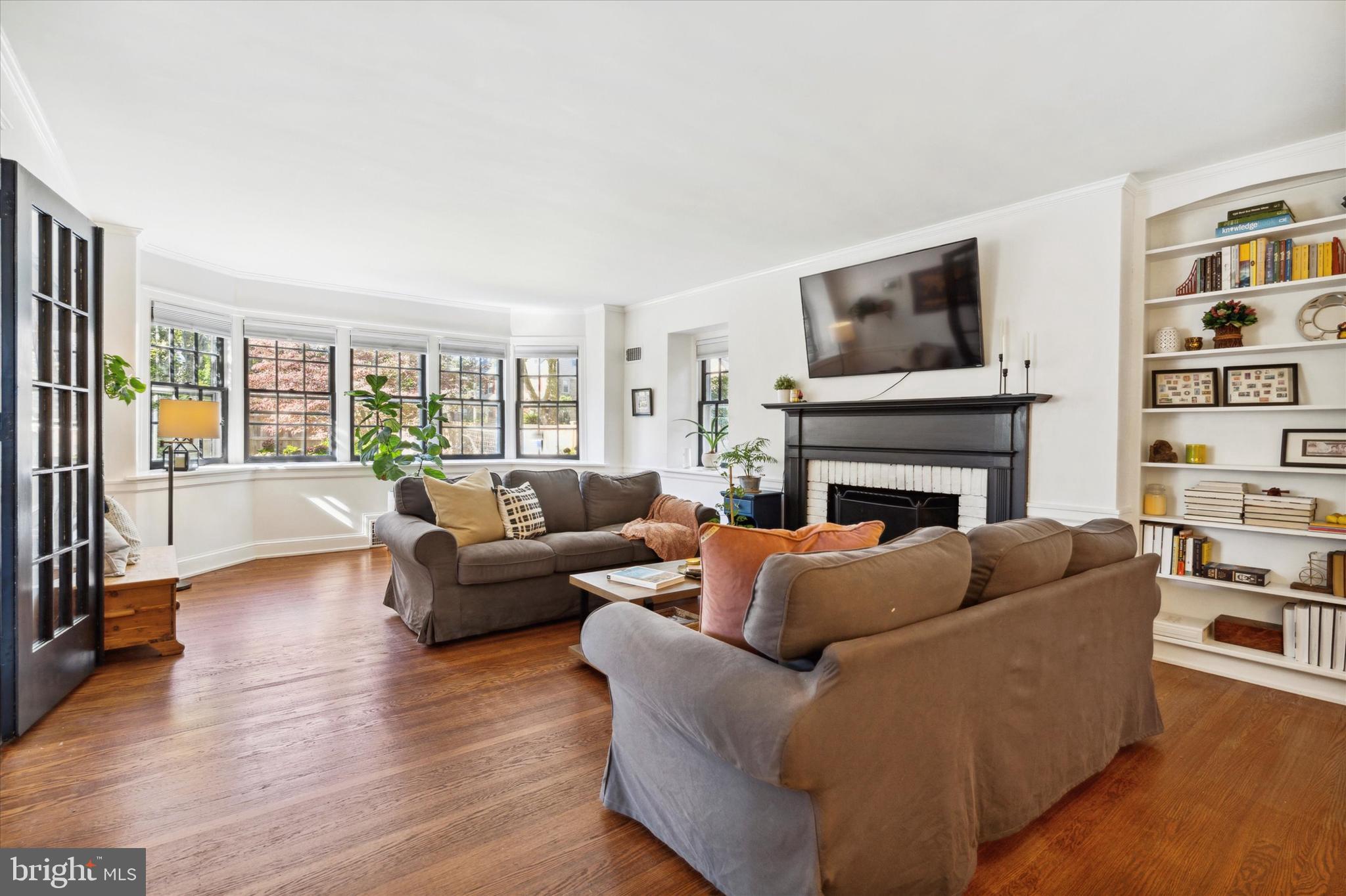 363 Fisher Road Jenkintown, PA 19046 - Photo 10 of 53 Expansive Livingroom