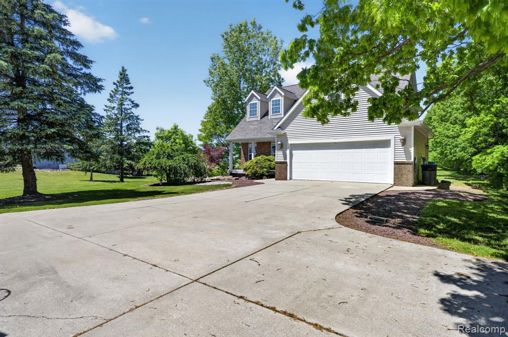 9055 Hegel Road Grand Blanc, MI 48439 - Photo 2 of 62