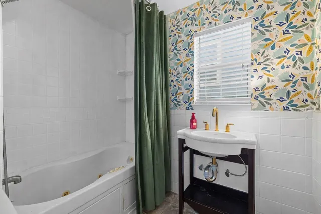 $340,000 | 436 Pompano Street, Bayou Vista, TX 77563