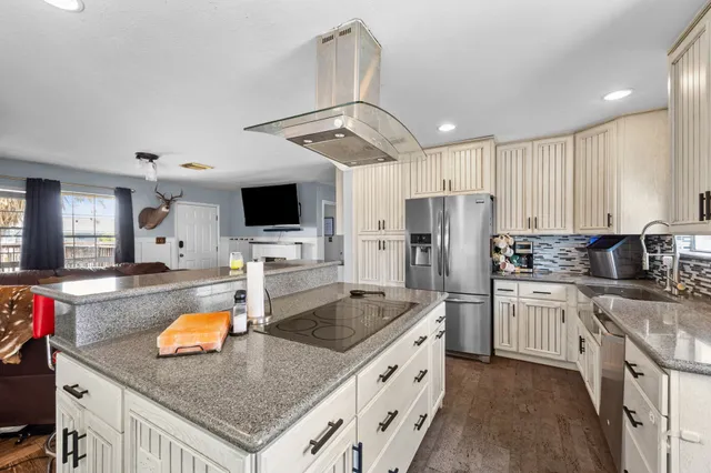 $340,000 | 436 Pompano Street, Bayou Vista, TX 77563