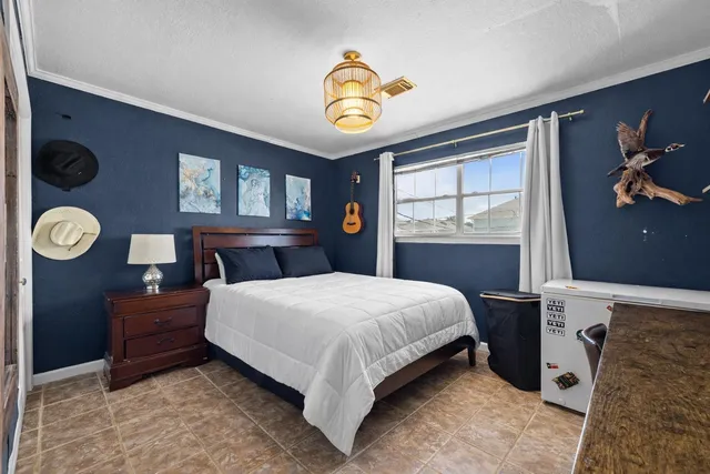 $340,000 | 436 Pompano Street, Bayou Vista, TX 77563