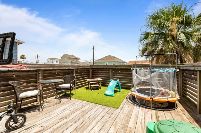 $340,000 | 436 Pompano Street, Bayou Vista, TX 77563