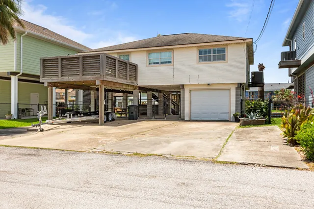 $340,000 | 436 Pompano Street, Bayou Vista, TX 77563