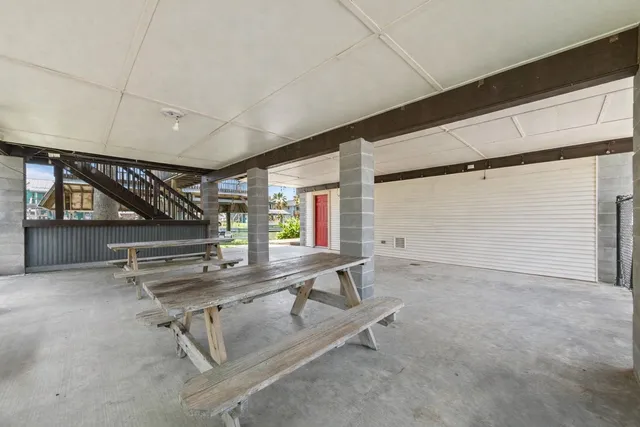 $340,000 | 436 Pompano Street, Bayou Vista, TX 77563