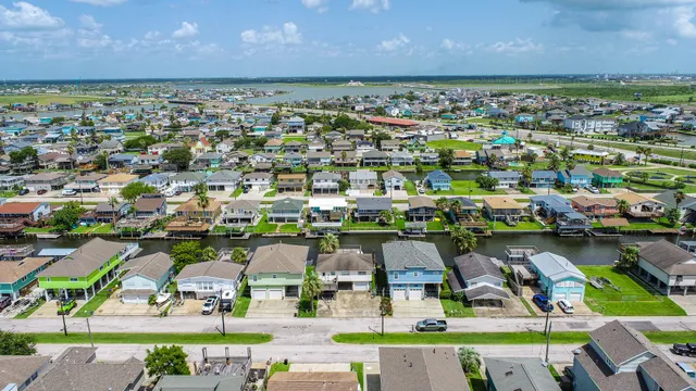 $340,000 | 436 Pompano Street, Bayou Vista, TX 77563