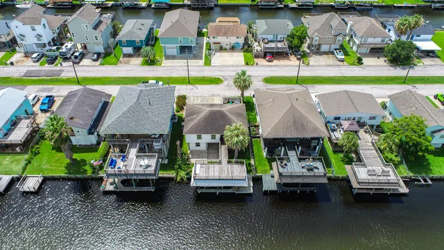 $340,000 | 436 Pompano Street, Bayou Vista, TX 77563