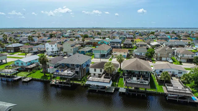 $340,000 | 436 Pompano Street, Bayou Vista, TX 77563