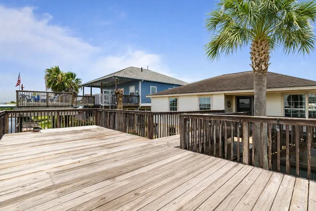 $340,000 | 436 Pompano Street, Bayou Vista, TX 77563