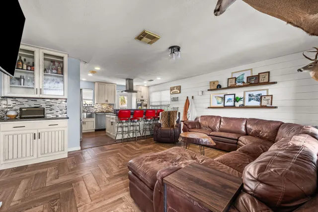 $340,000 | 436 Pompano Street, Bayou Vista, TX 77563