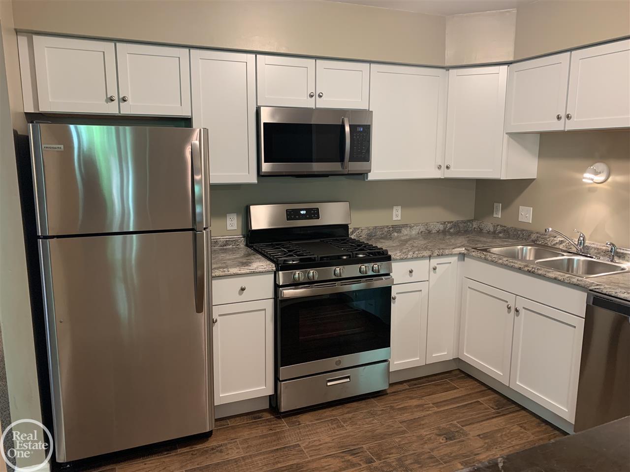 24249 Evergreen Road Southfield, MI 48075 - Photo 19 of 36 50049770-18.JPG