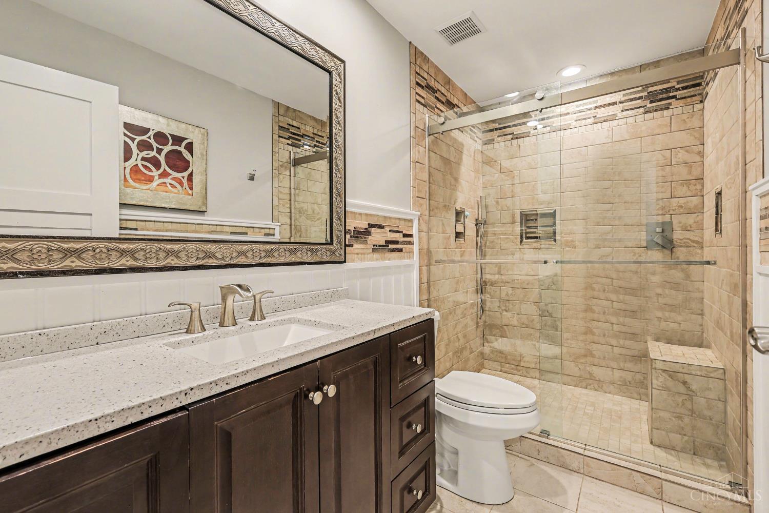 1432 Apple Hill Road Cincinnati, OH 45230 - Photo 20 of 39 Bath 2 - Second Floor