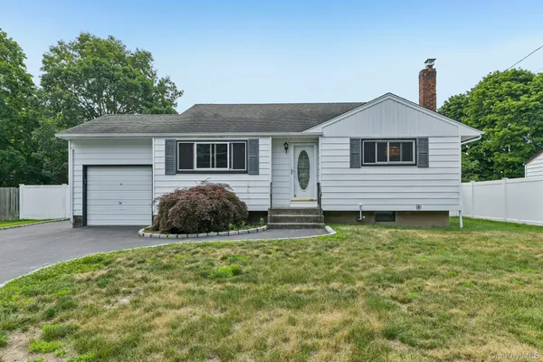 $550,000 | 12 Albert Street, Shoreham, NY 11786