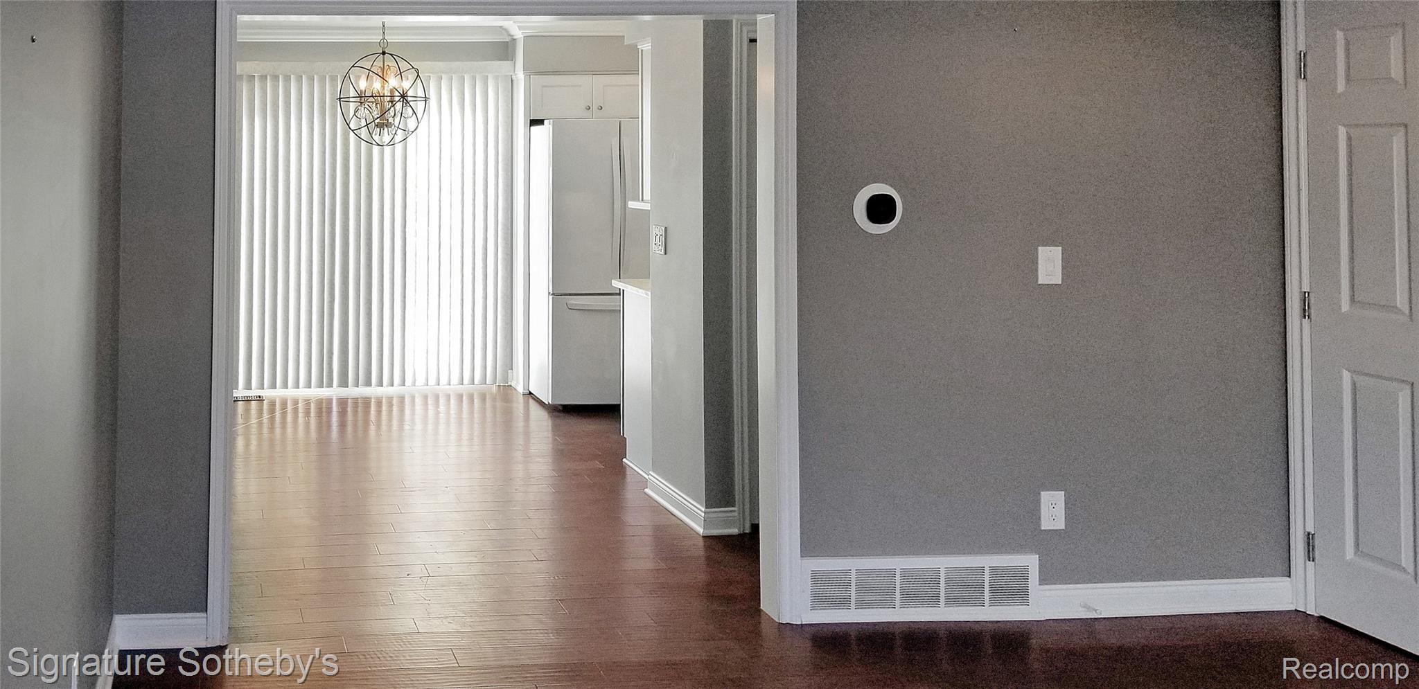 67976 Van Dyke Road, Unit 9 Washington, MI 48095 - Photo 5 of 20 Living room to doorwall