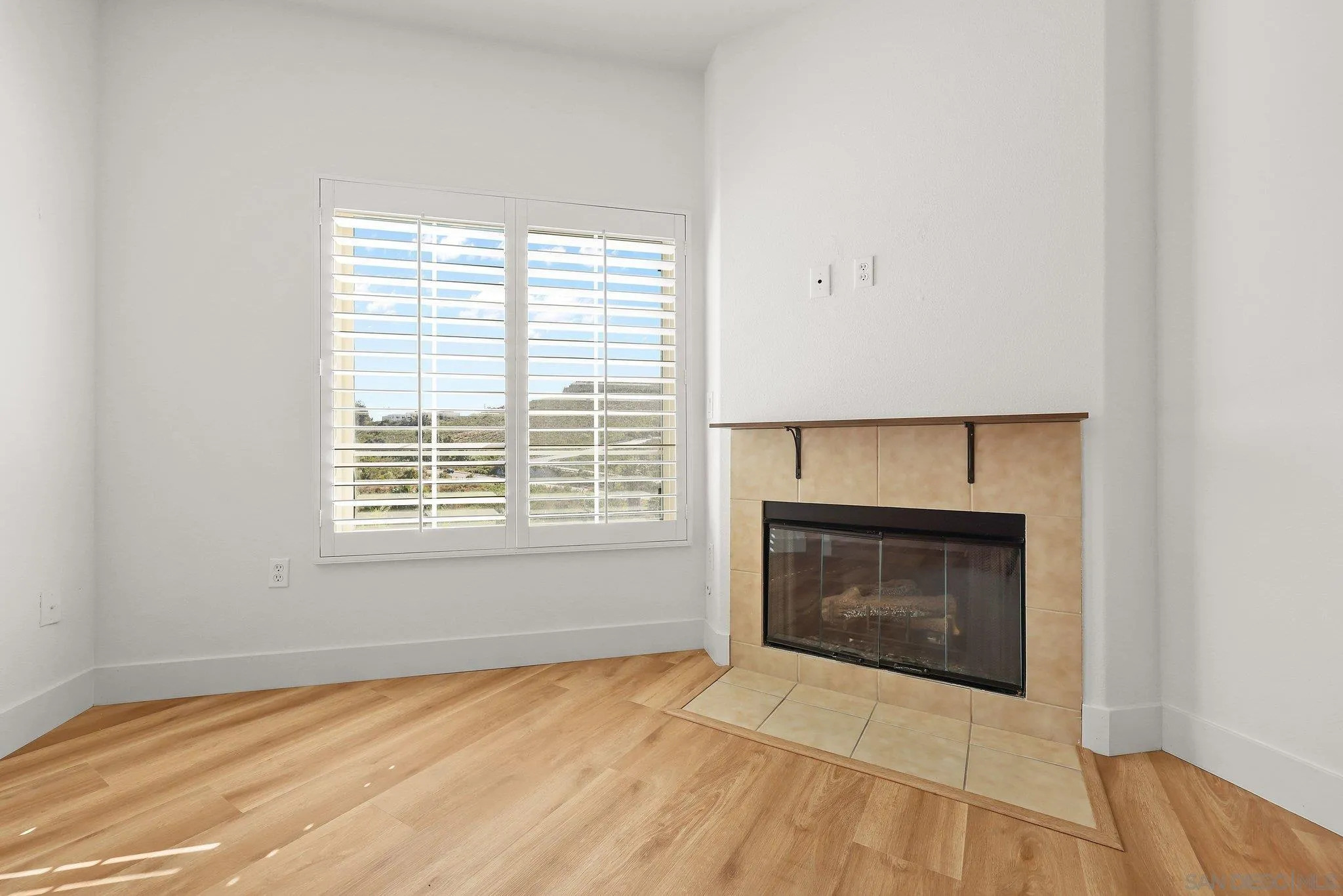 2708 Lake Pointe Drive, Unit 209 Spring Valley, CA 91977 - Photo 15 of 59 a view of an empty room with a fireplace and a window