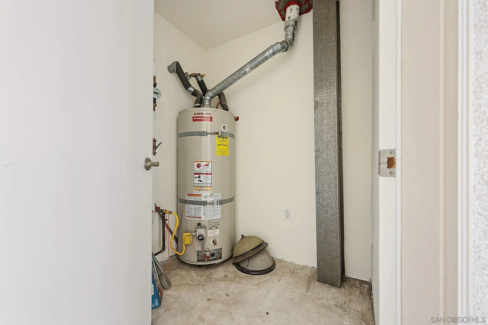 2708 Lake Pointe Drive, Unit 209 Spring Valley, CA 91977 - Photo 41 of 59 a view of storage and utility room with two washing machine