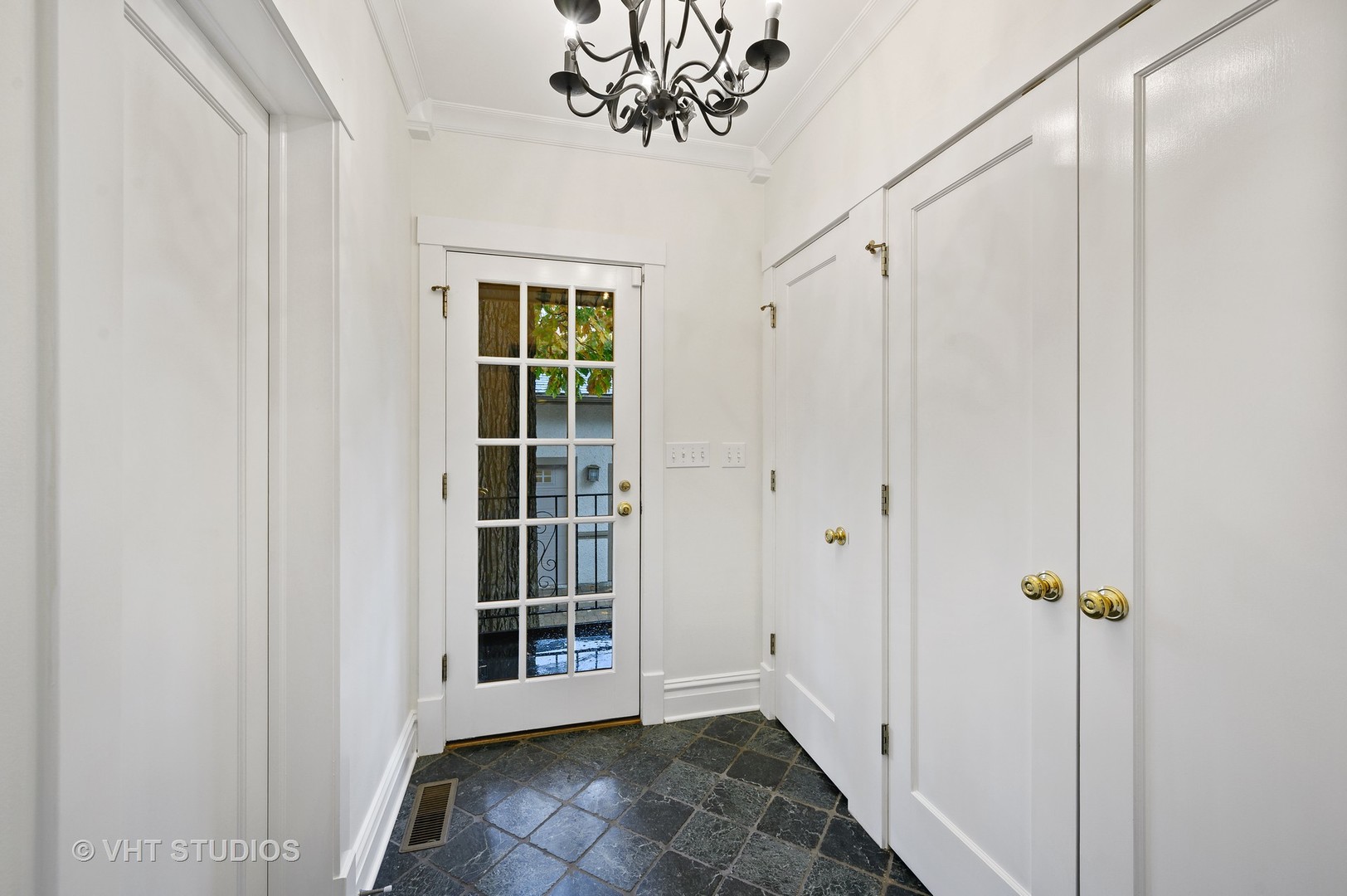 304 Cumnor Road Kenilworth, IL 60043 - Photo 20 of 40 a view of a hallway with windows and chandelier