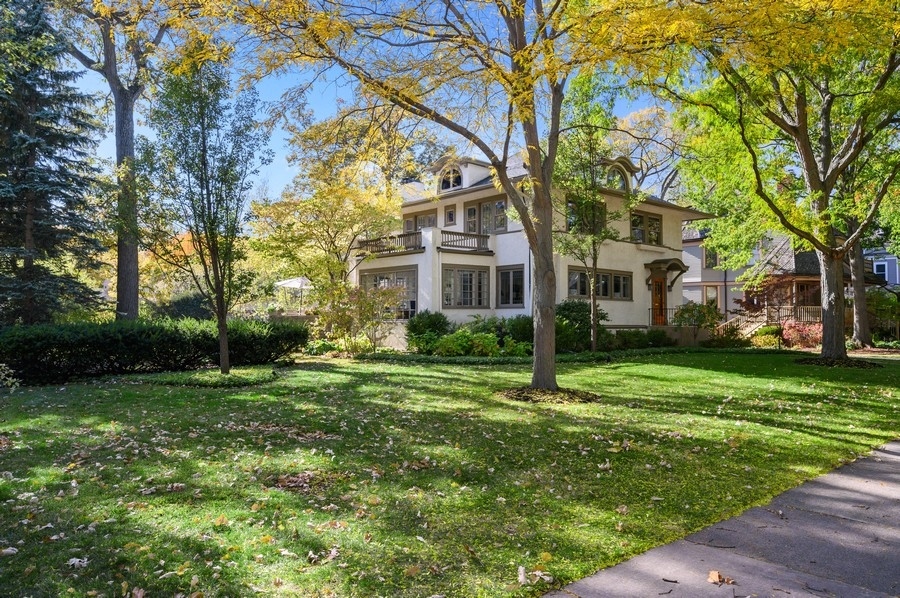 304 Cumnor Road Kenilworth, IL 60043 - Photo 2 of 40 a view of a house with a yard
