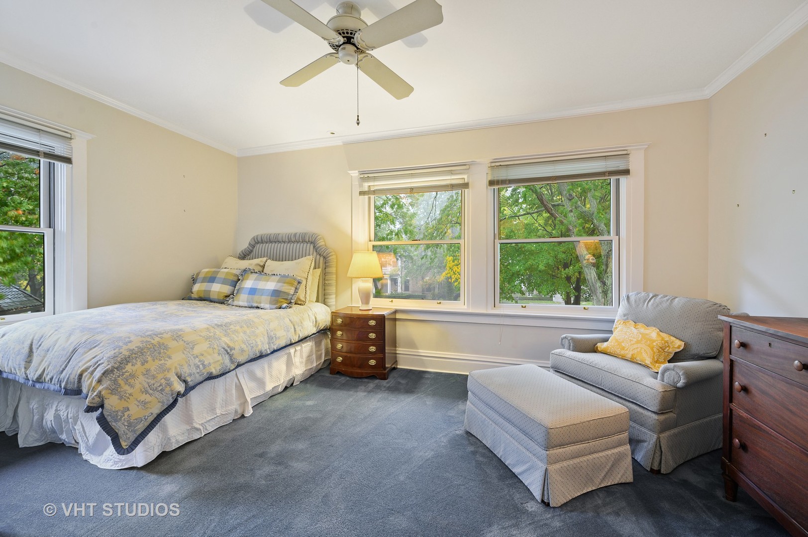 304 Cumnor Road Kenilworth, IL 60043 - Photo 29 of 40 a bedroom with a bed and large window